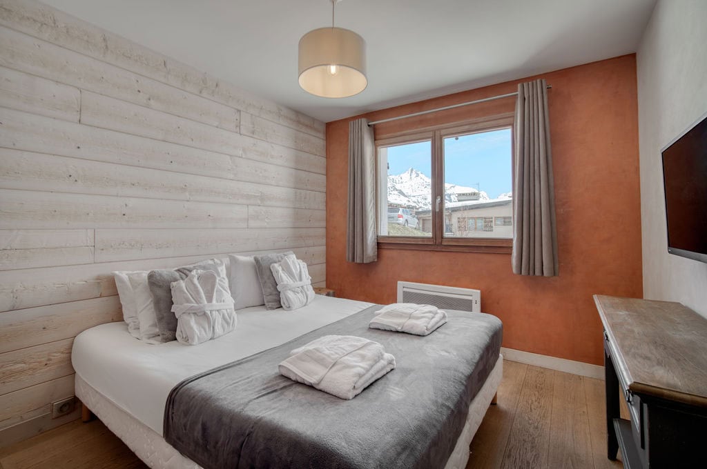 chalet-fraidieu-tignes-bedroom-1458779