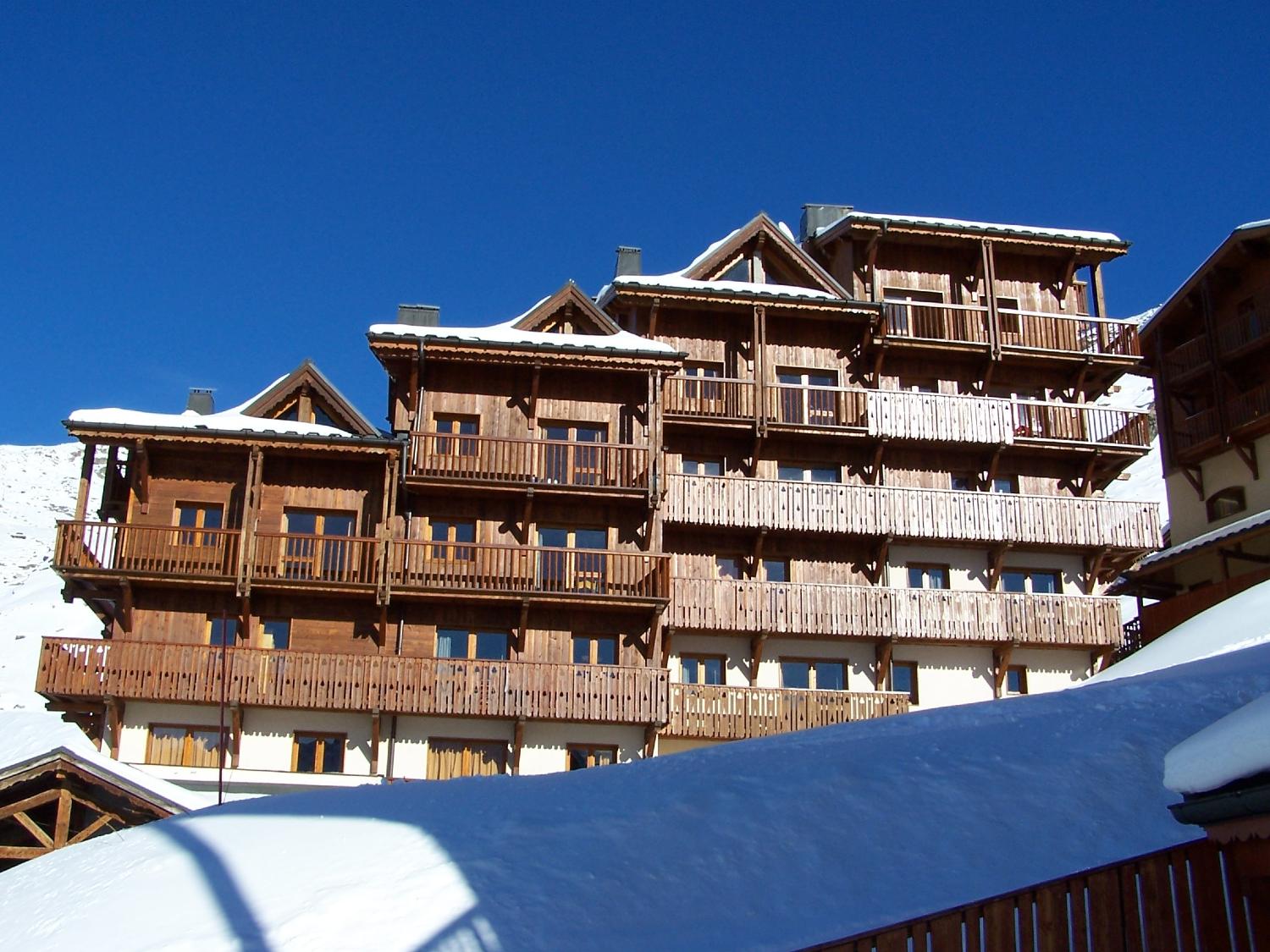 chalet-hermine-val-thorens-side-exterior-1094977