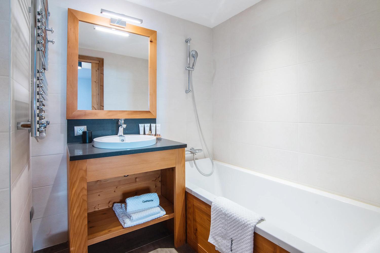 chalet-landenoire-bathroom-2-saint-martin-1461295