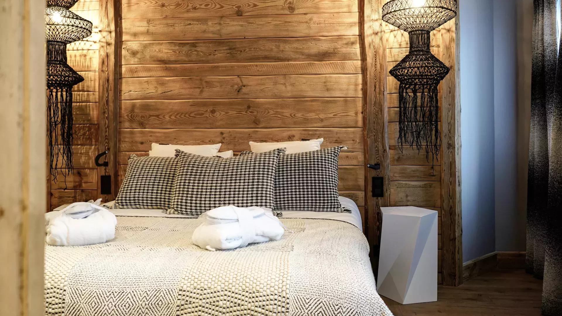 chalet-le-cre-t-location-chalets-covarel-val-d-ise-re-alpes-france-chambre-3-1-jpg-1450404