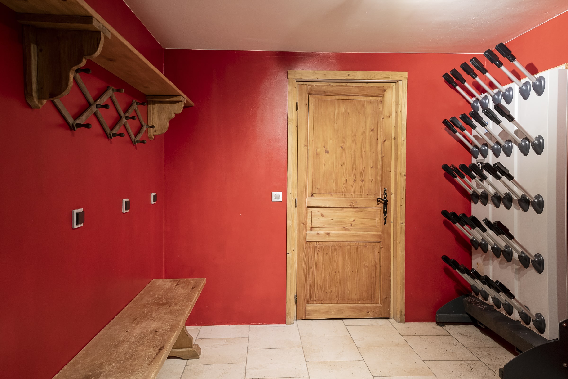 chalet-refuge-meribel-boot-room-min-313504