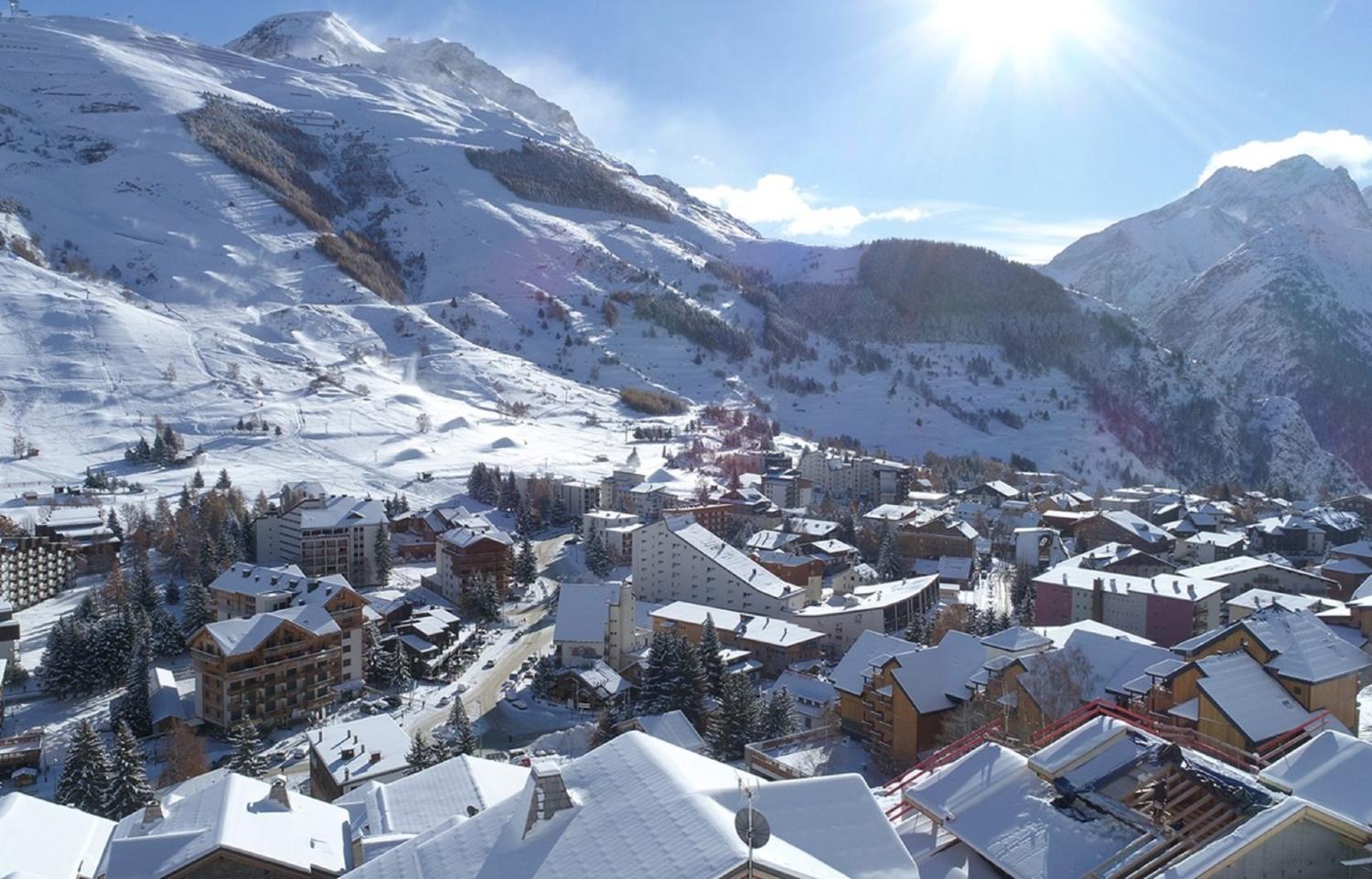 cham-lodge-terrace-views-1450142