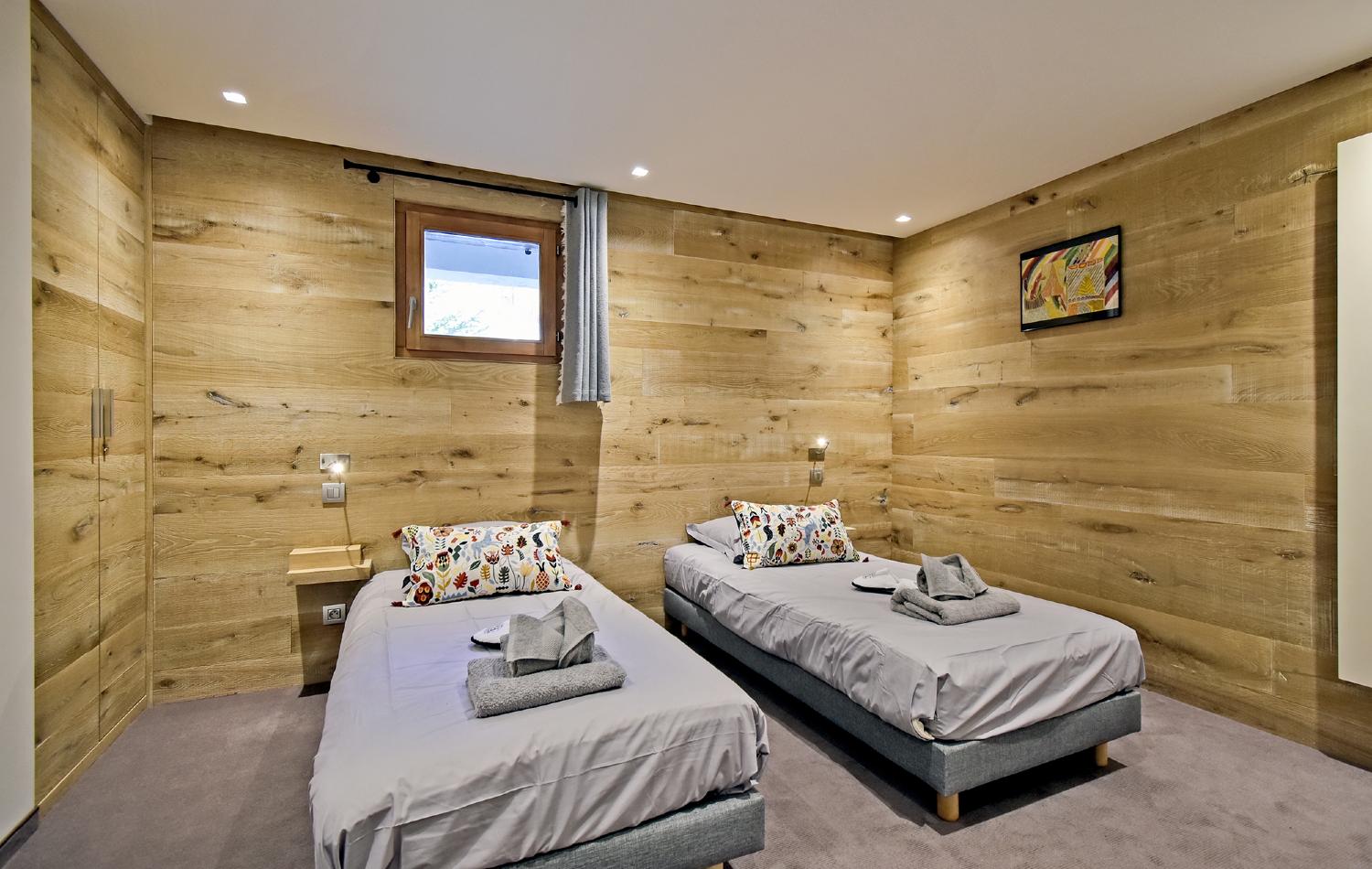 d3231e32-e510-46b5-8bb4-db6efda1dff9-1451117