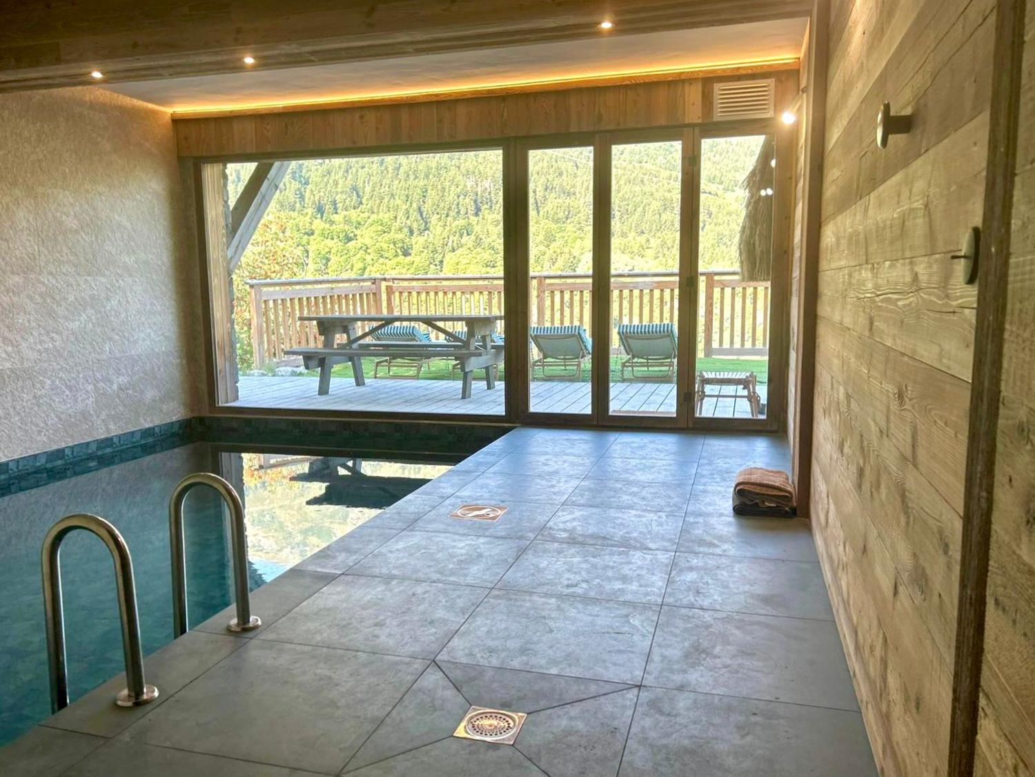 d6544b7e-eda7-4678-9a4f-56c9e19e5ad5-1451009