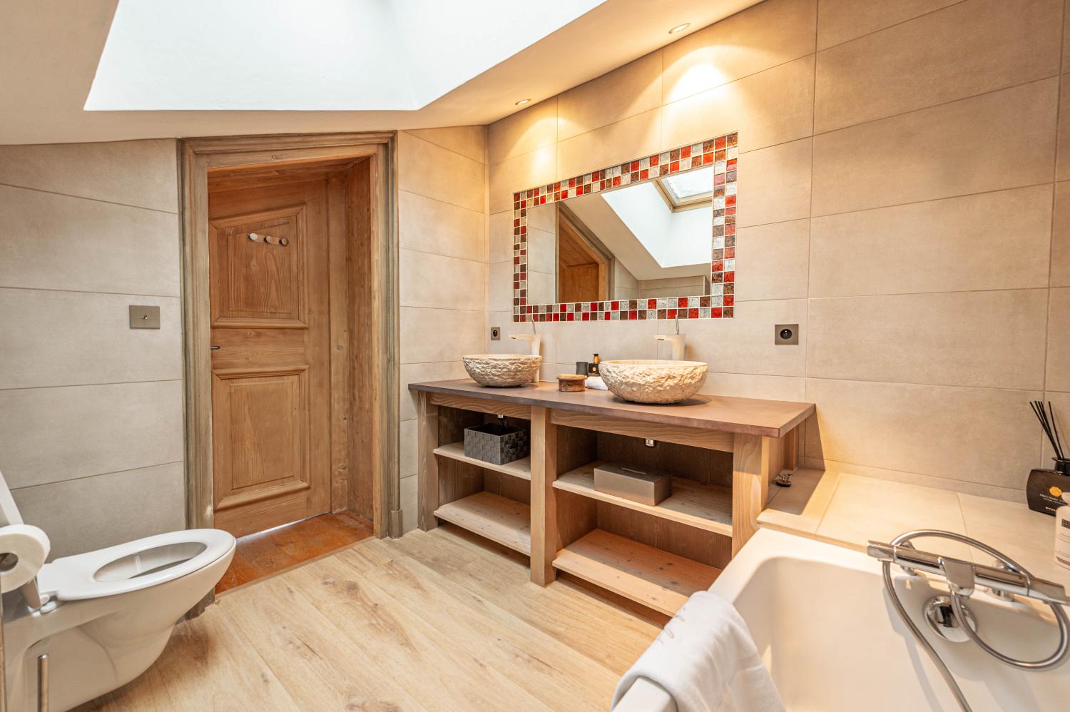 de806bef-e444-408c-b396-6d5b6b96ed21-1451660