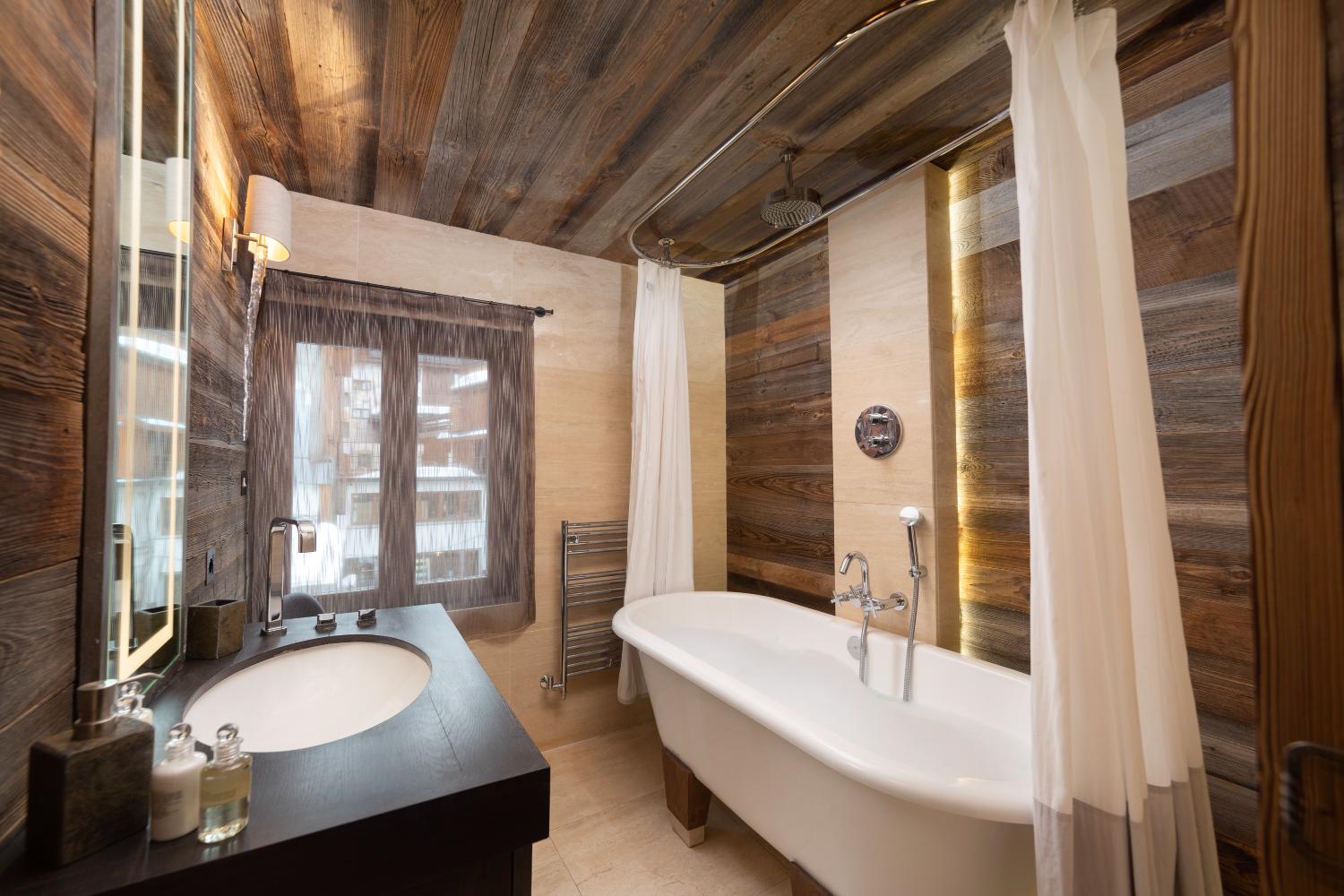 e812c26d-3ecf-4429-9d32-6c2630948f49-1451307