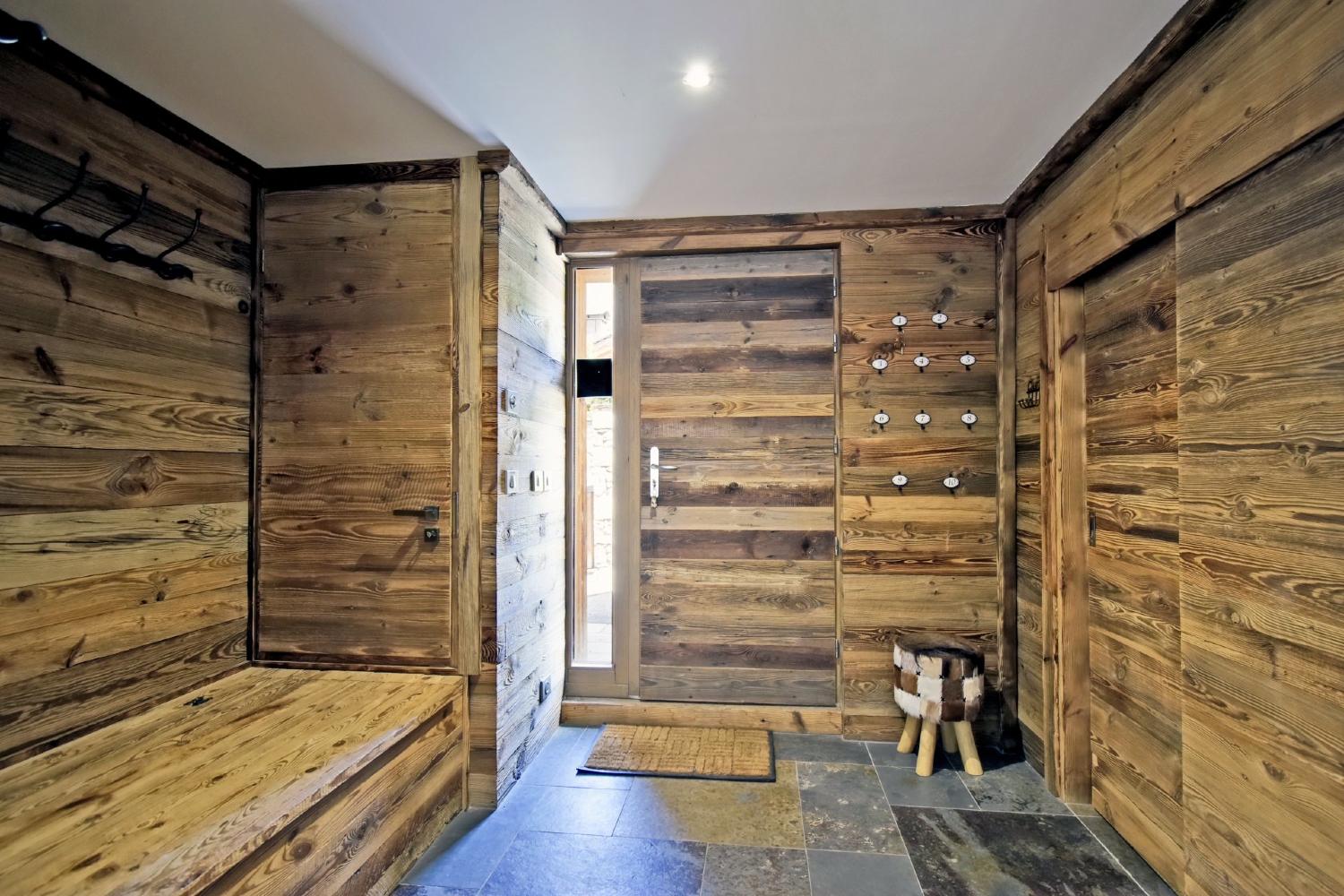 ed1b47f0-1478-4787-9b98-a66f047b2997-1451148