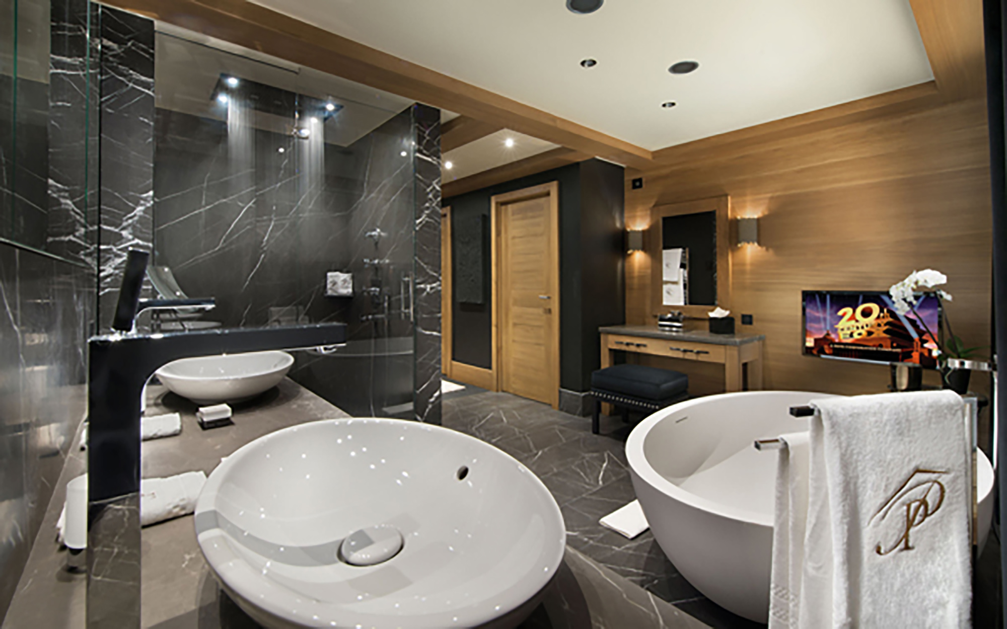 eef5f0d1-5f0b-42d5-a96f-4ffada5ef83f-1451703