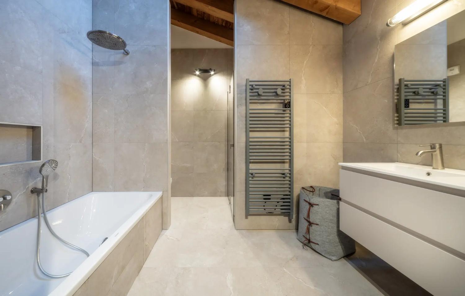 elevation-alps-snow-star-lodge-bedroom-5-ensuite-1462376