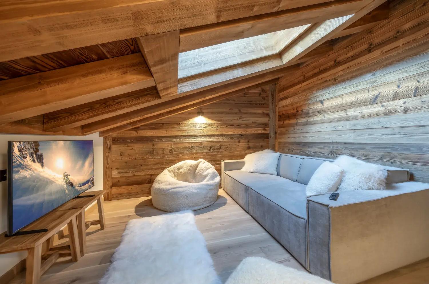 elevation-alps-snow-star-lodge-tv-room-1462386