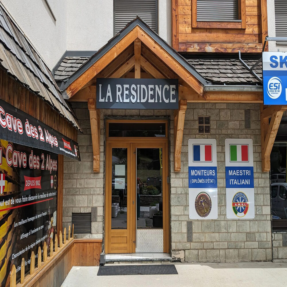 entrance-to-la-residence-in-les-2-alpes-1460966