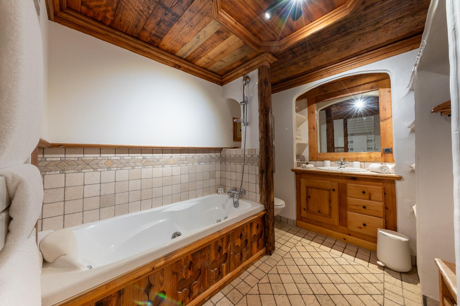 f8835701-ac90-44da-8bce-1d7a248823ac-1451290