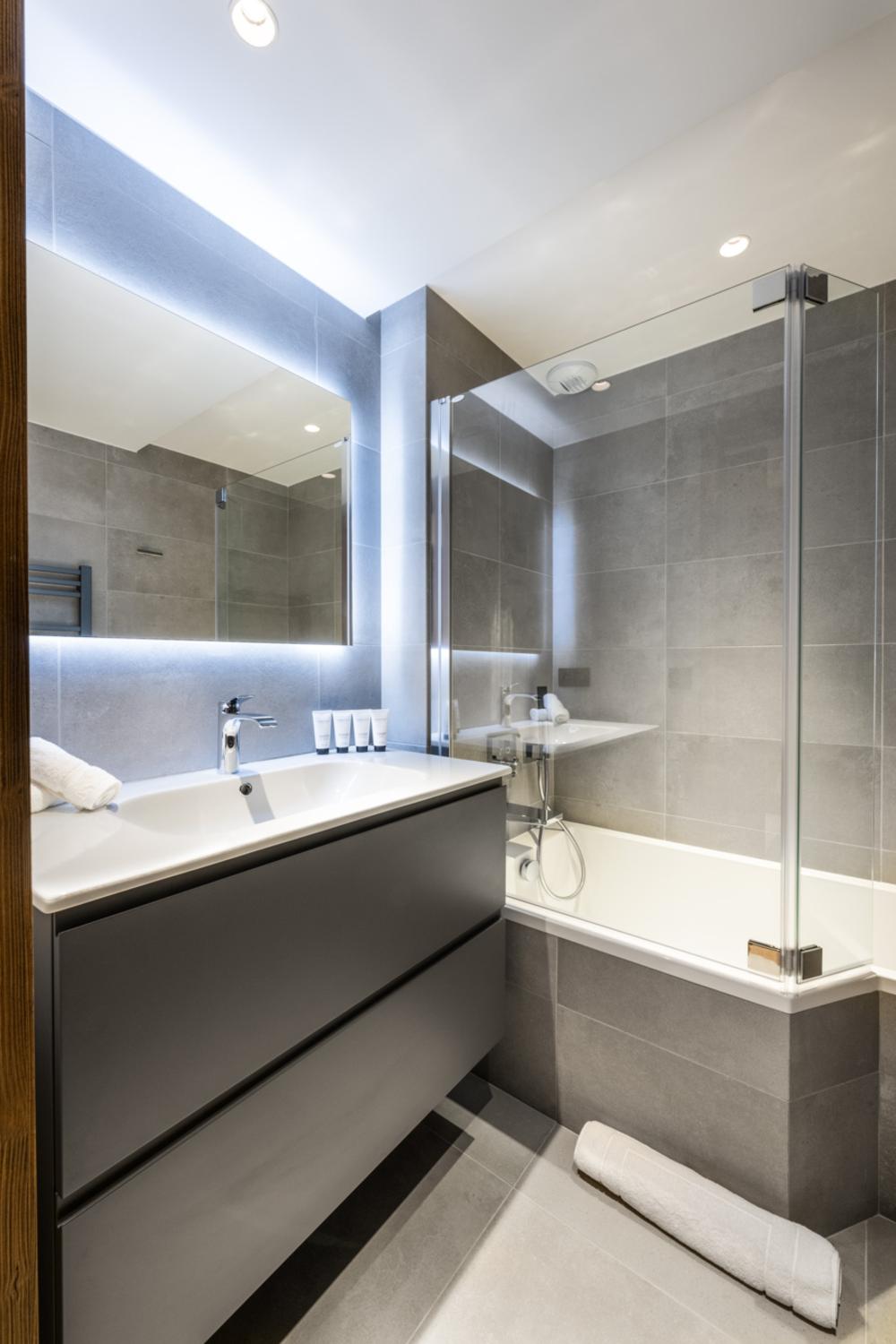 falcon-meribel-philippe-gal-g11-001-753443