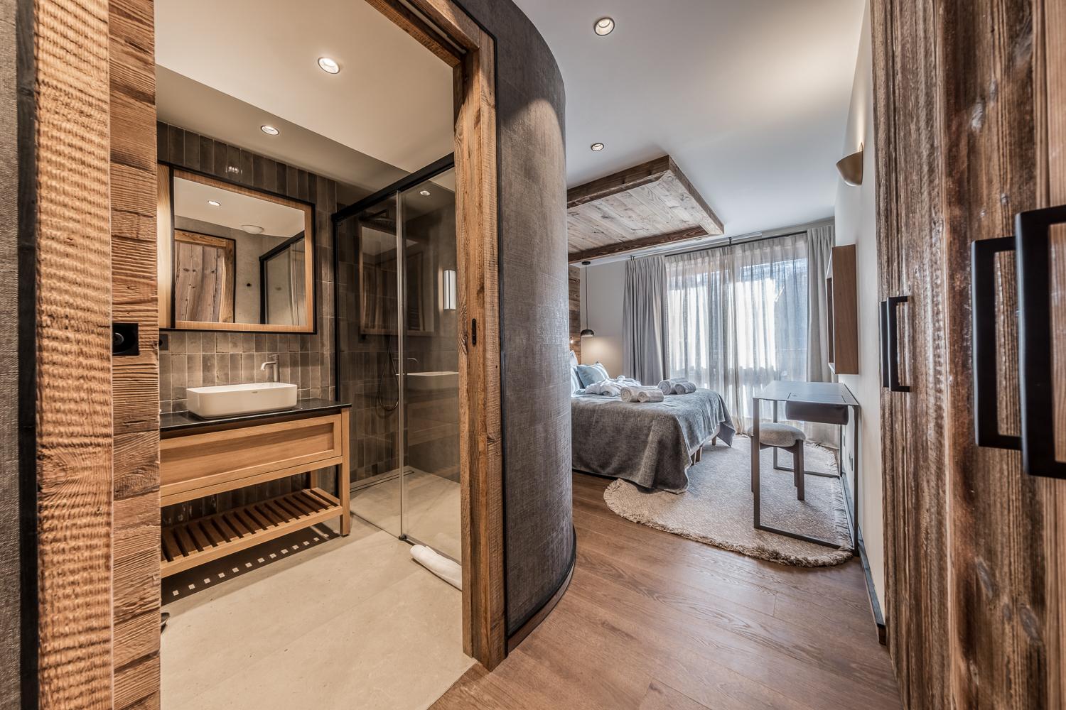genepi-apartment-302-meribel-bathroom-and-bedroom-1462810