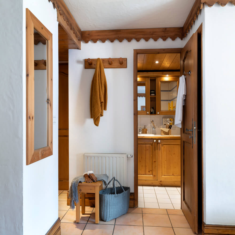 ginabelle-chamonix-hallway-1460742