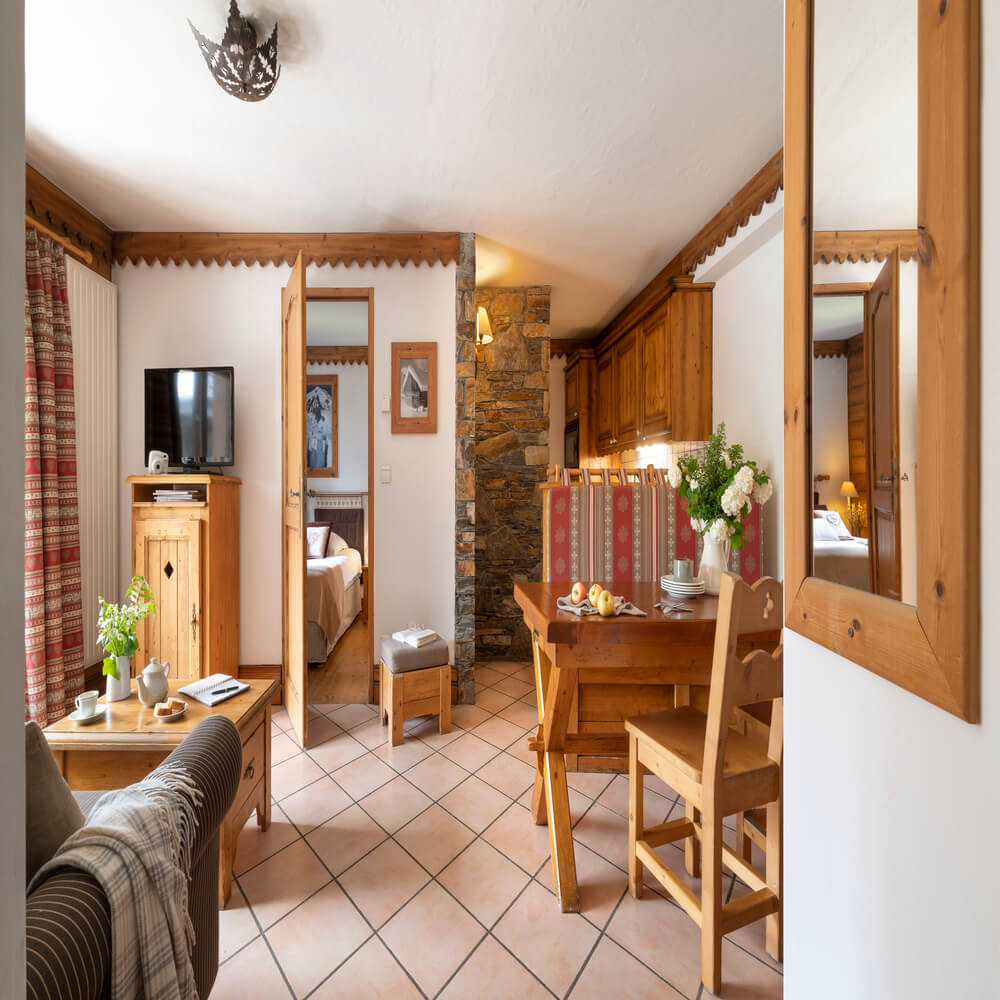 ginabelle-chamonix-hallway-2-1460739