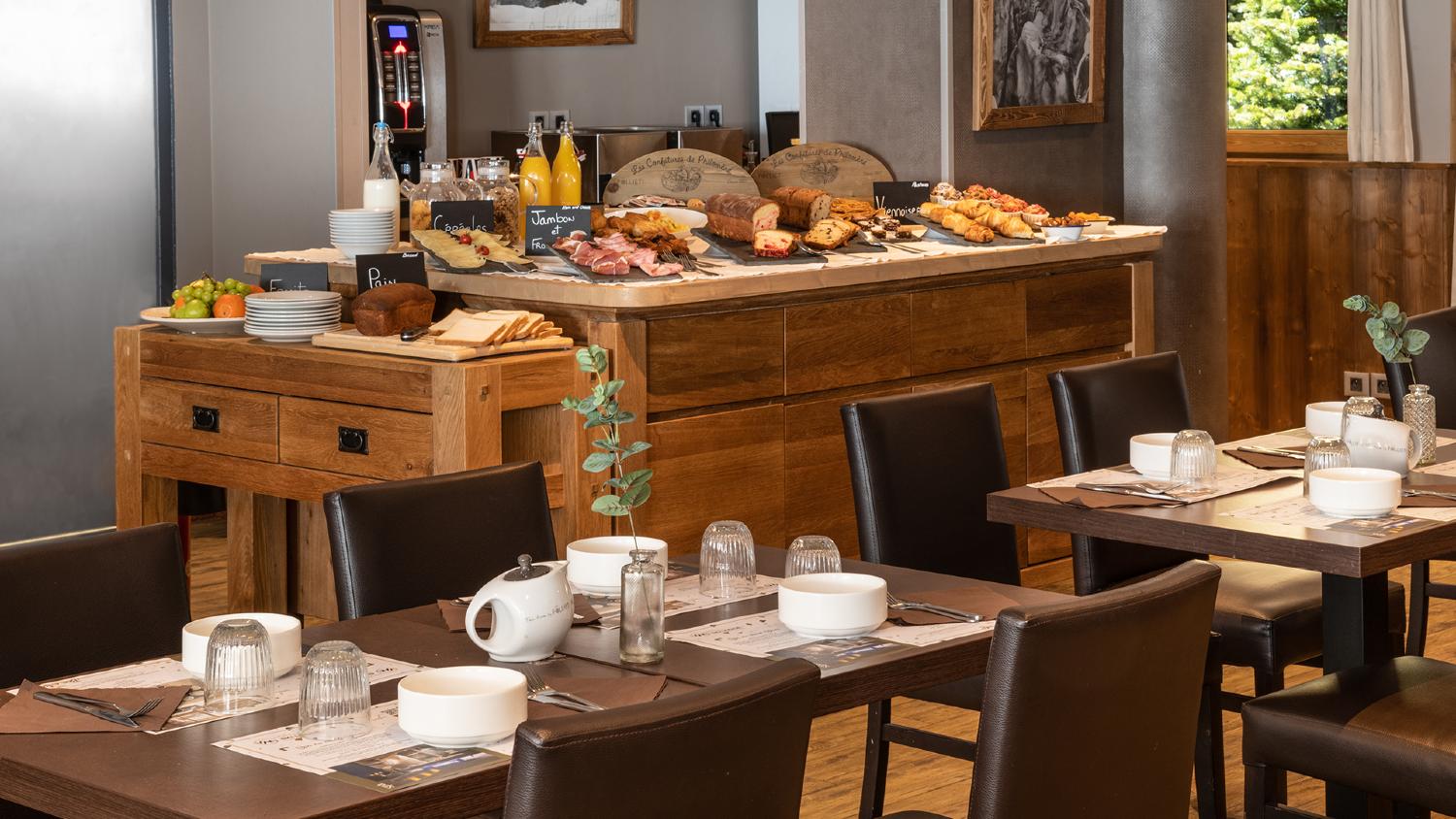 hotel-ski-lodge-breakfast-val-d-isere-6294-1351572