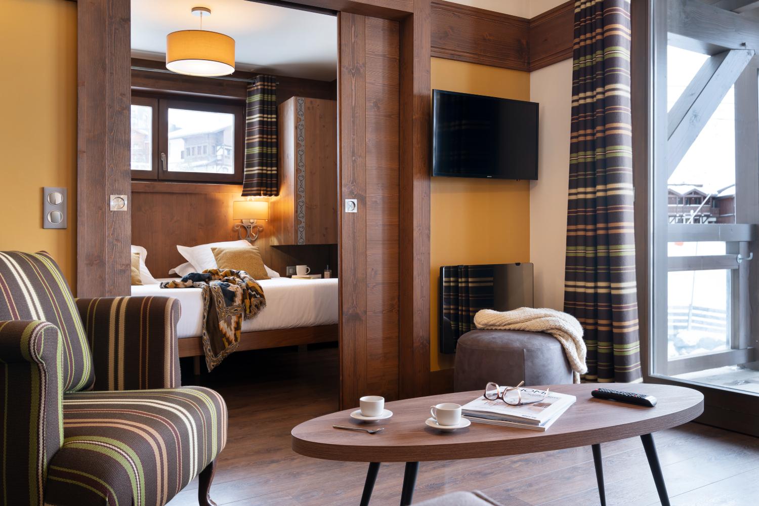 kashmir-3p4-no32-living-room-2-326102