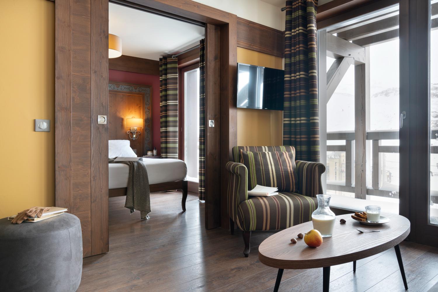 kashmir-3p4-view-no27-living-room-2-326090