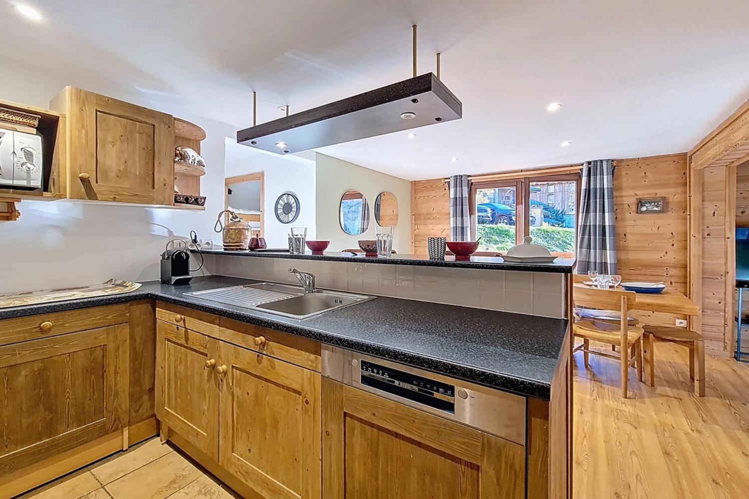 kitchen-in-spacious-5-bedroom-10-person-apartment-near-the-slopes-in-saint-martin-de-belleville-1460638