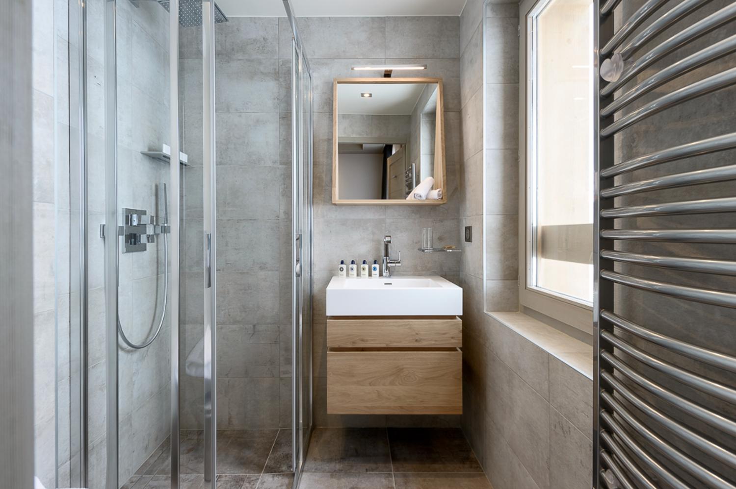 le-c-apt-a03-8-752936