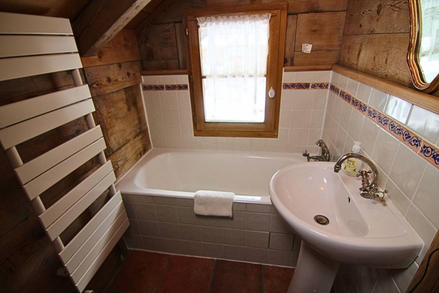 le-vieux-tweepersoonskamer-badkamer-scalewidthwzeymdbd-1466662