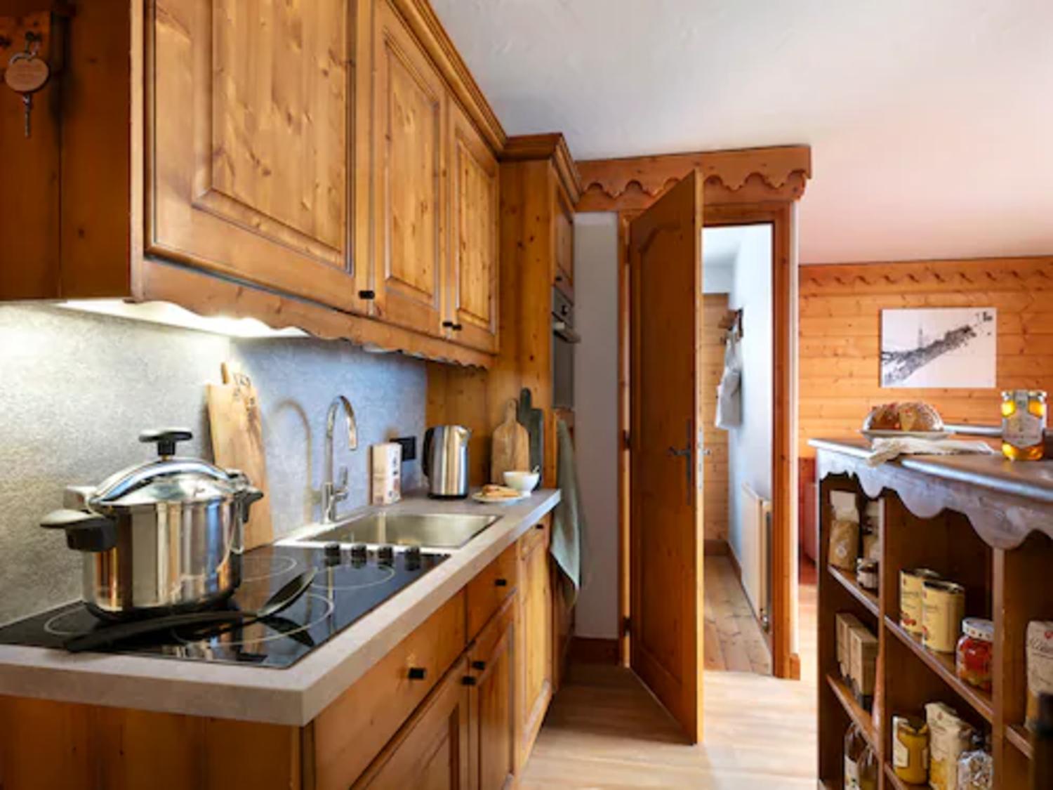 les-alpages-de-reberty-les-menuires-kitchen-2-1460257