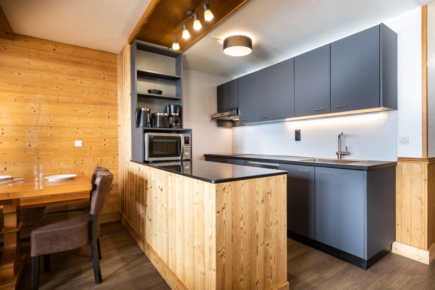 les-balcons-de-val-thorens-12-14-bed-kitchen-306196