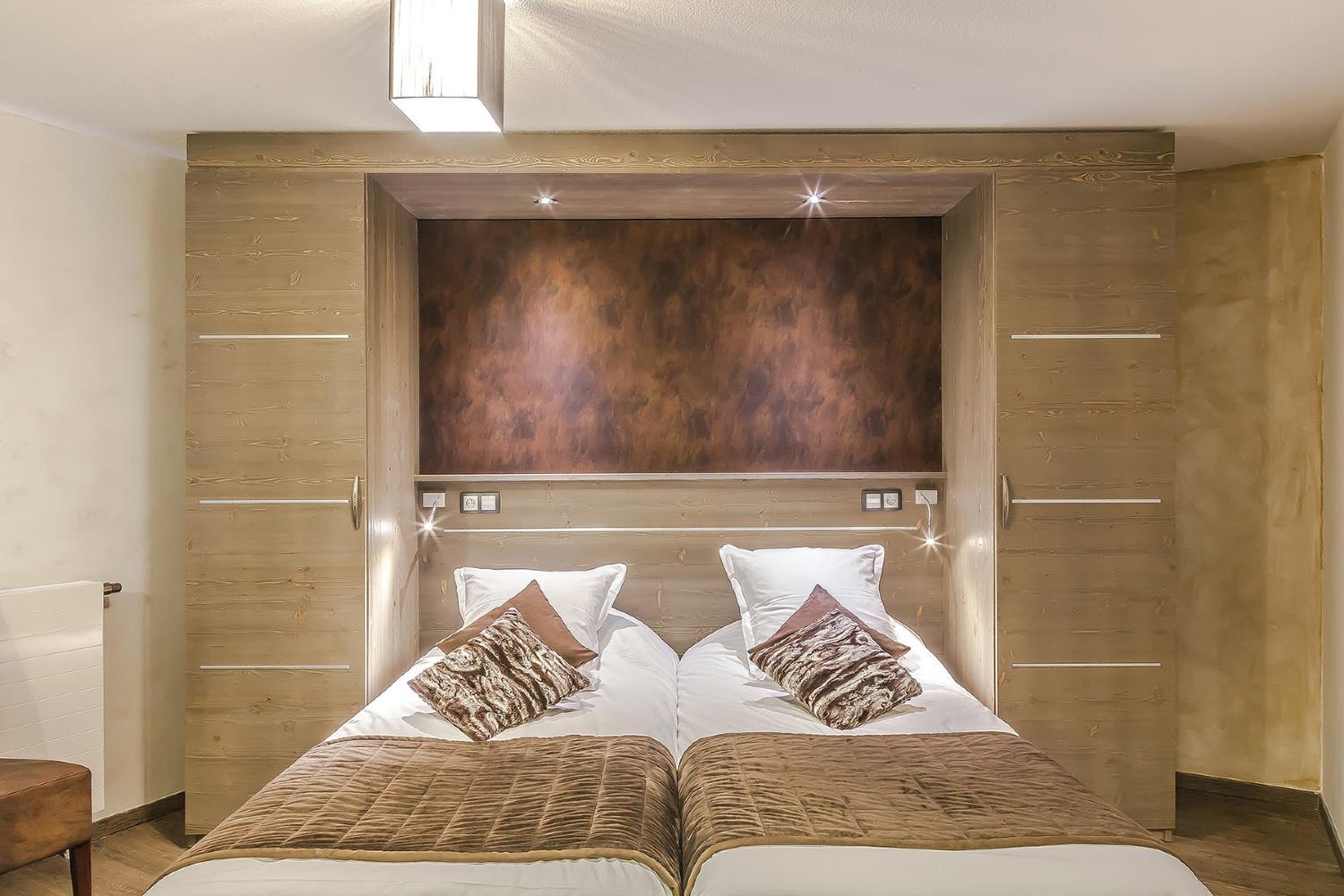 les-balcons-platinum-val-thorens-2-4-bed-bedroom-306344