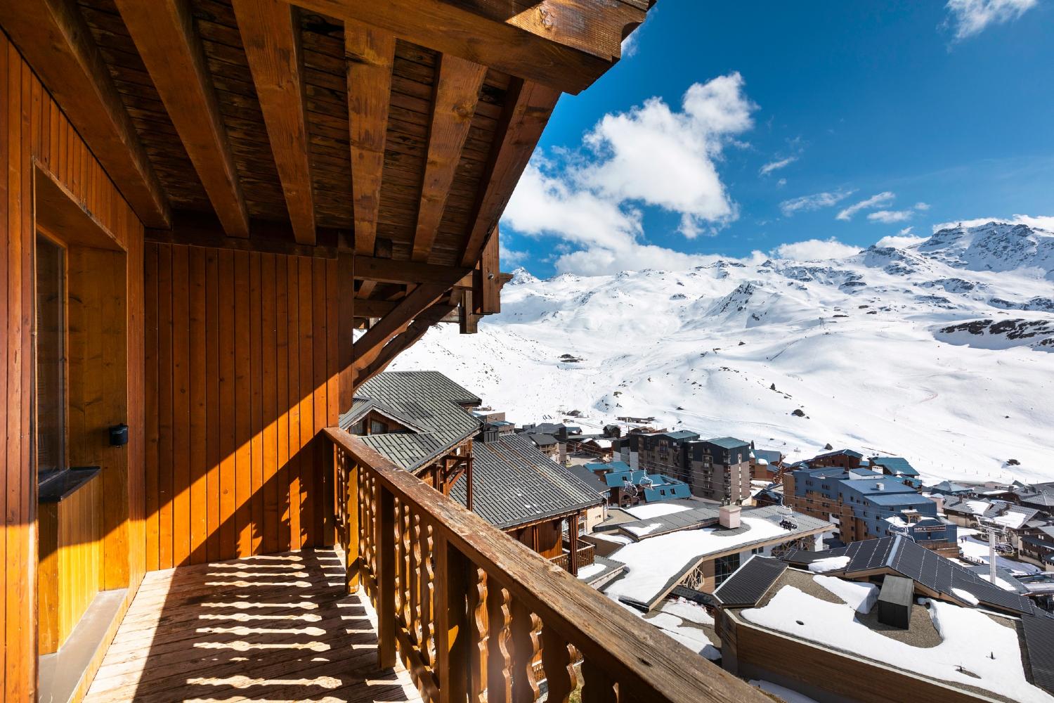 les-balcons-val-thorens-14-16-bed-balcony-306185