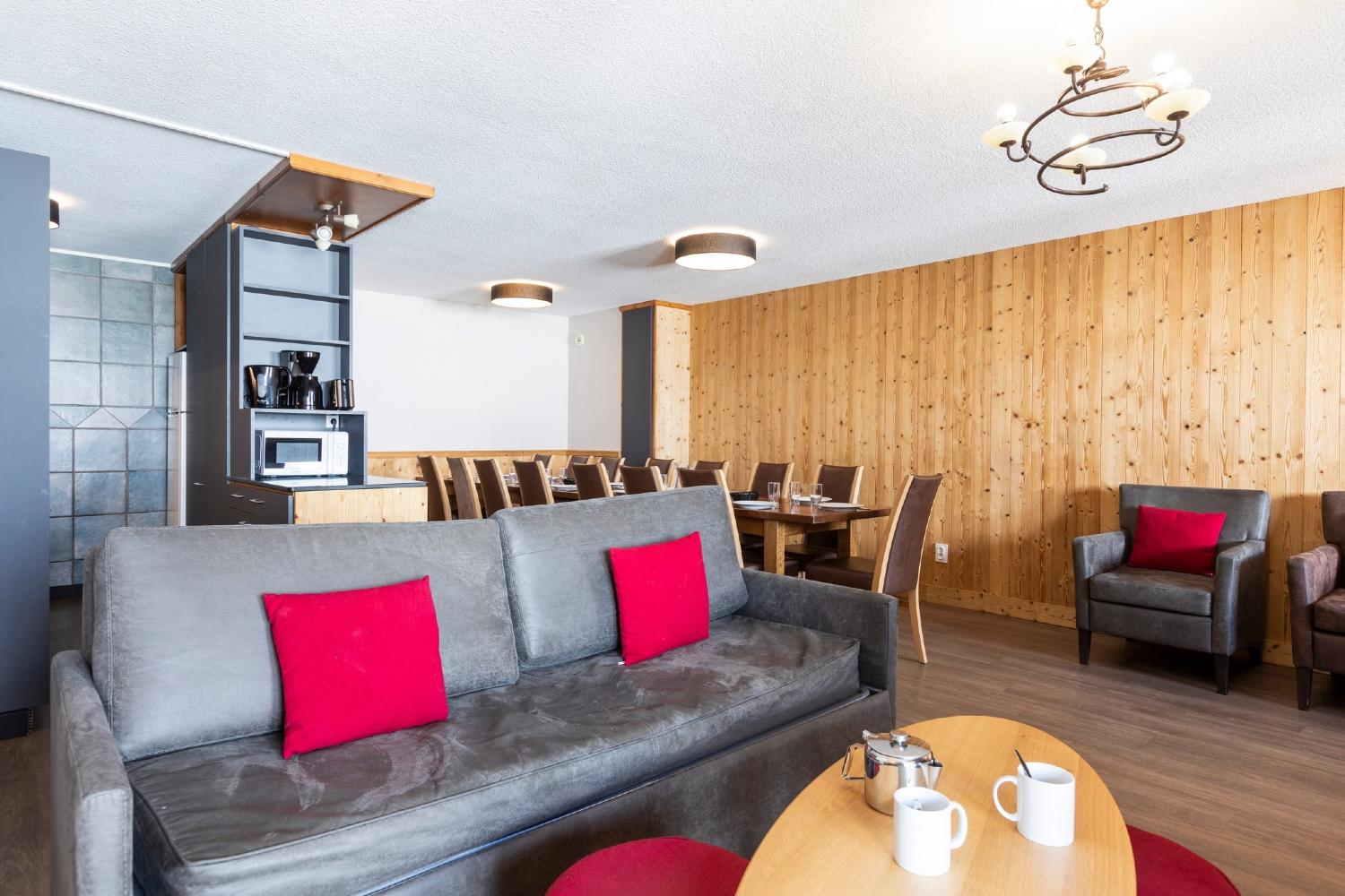 les-balcons-val-thorens-14-16-bed-kitchen-306188
