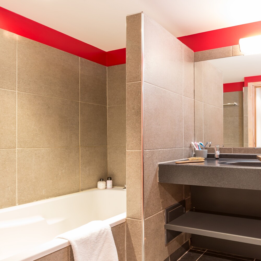 lescrets-m-ribel-bathroom-1460828