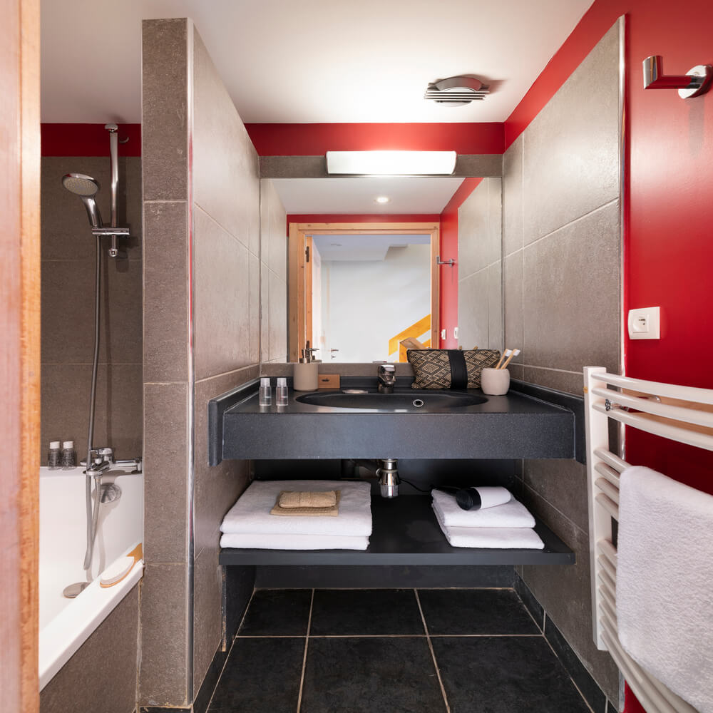 lescrets-m-ribel-bathroom-1460840