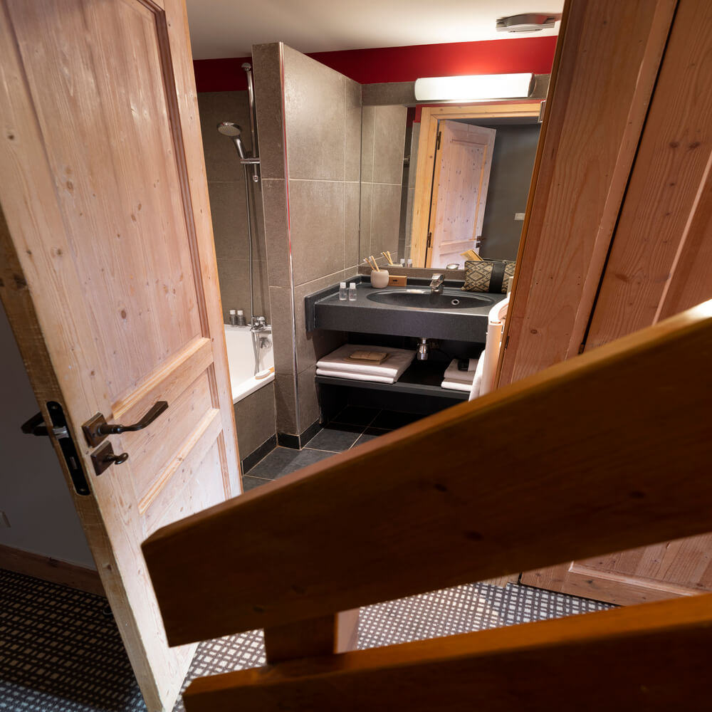 lescrets-m-ribel-bathroom-2-1460857