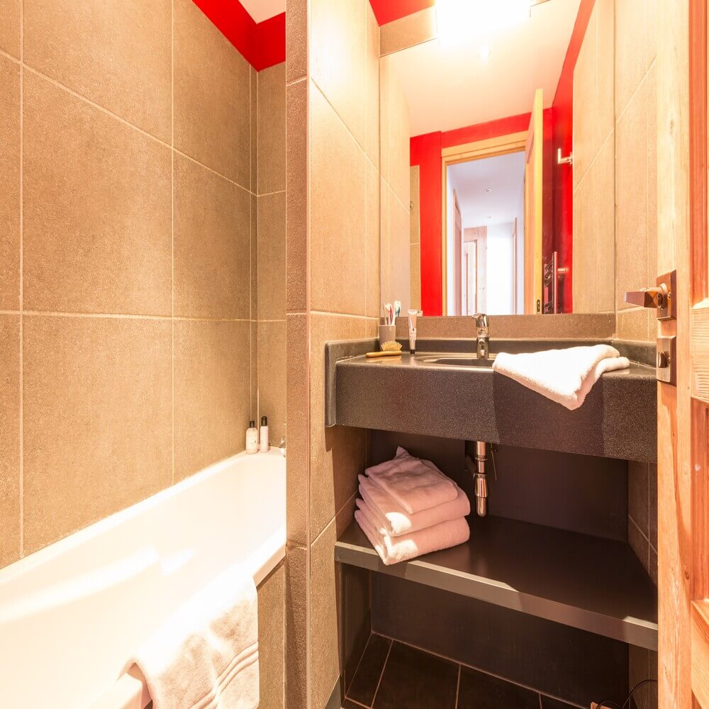 lescrets-m-ribel-bathroom-3-1460817