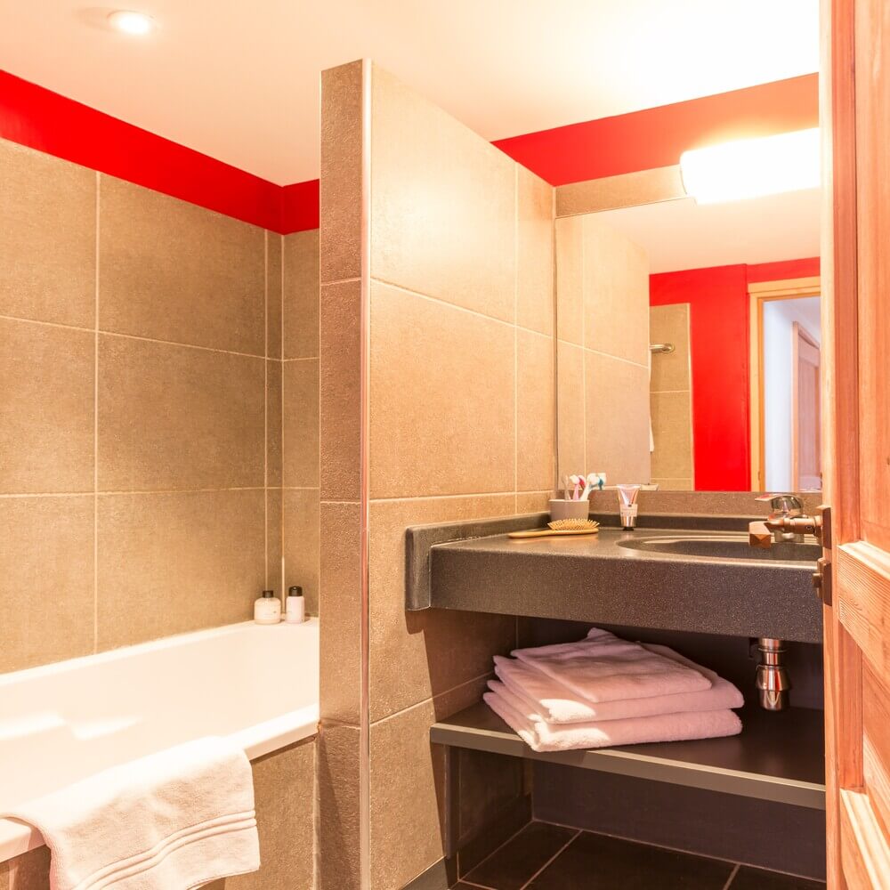 lescrets-m-ribel-bathroom-4-1460818