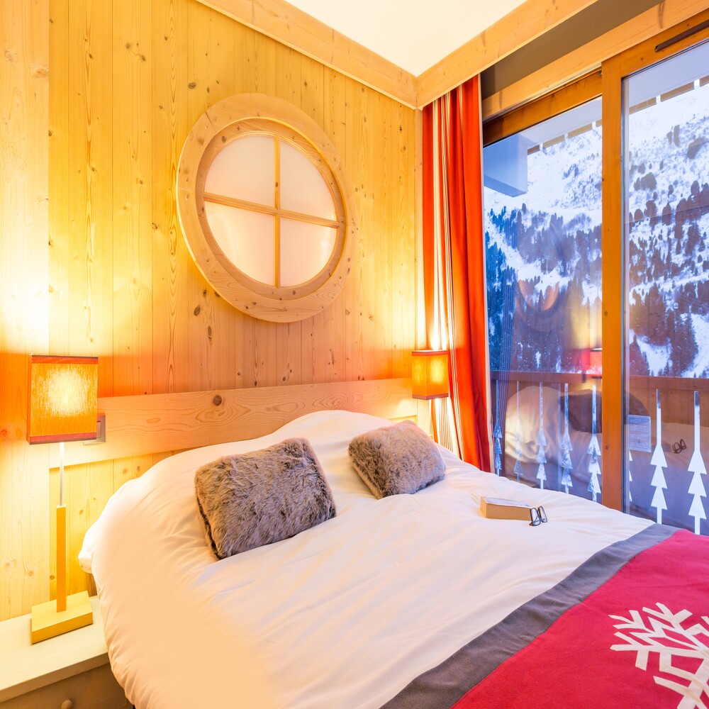 lescrets-m-ribel-bedroom-1460830