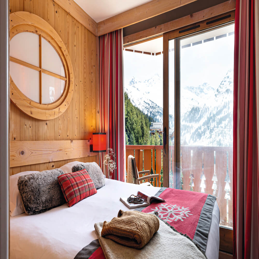 lescrets-m-ribel-bedroom-1460886
