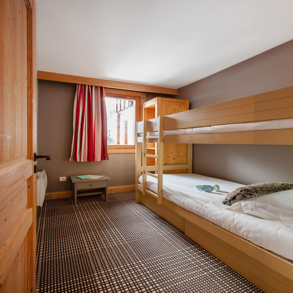 lescrets-m-ribel-bedroom-2-1460802