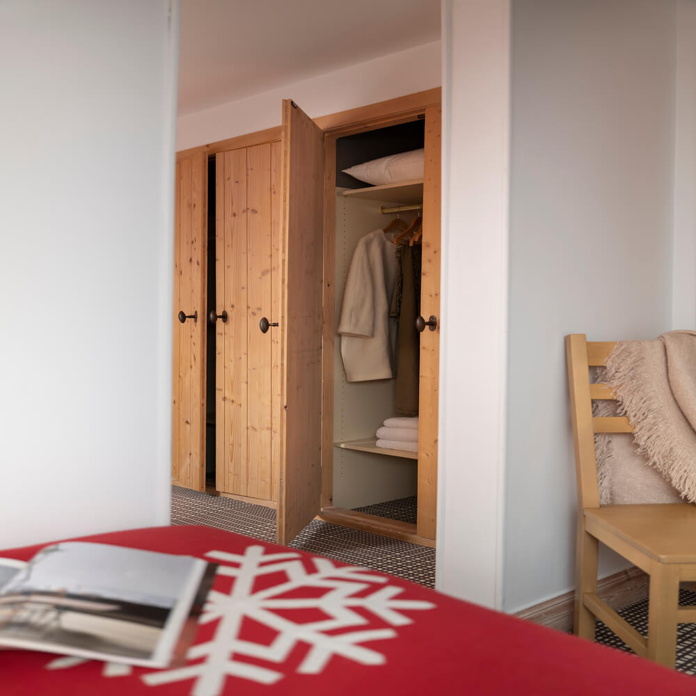 lescrets-m-ribel-bedroom-2-1460860