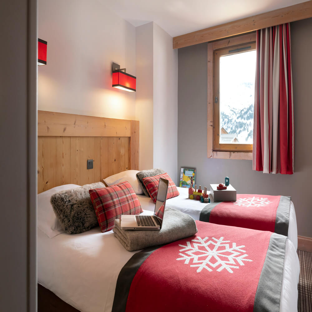lescrets-m-ribel-bedroom-4-1460882