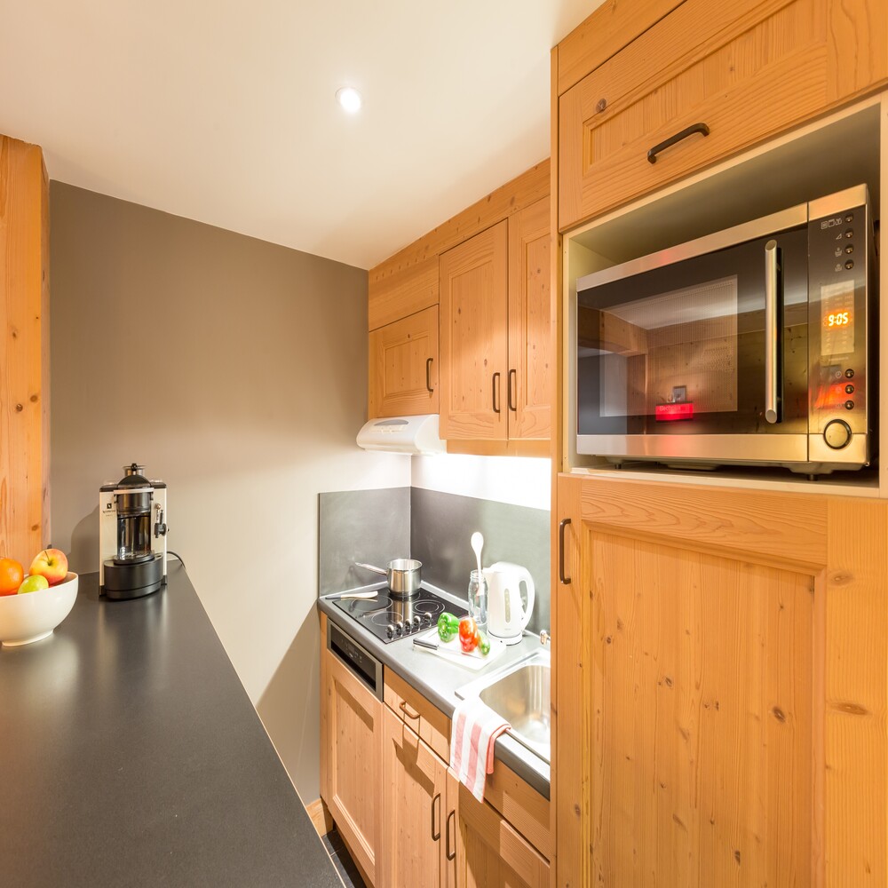 lescrets-m-ribel-kitchen-1460834