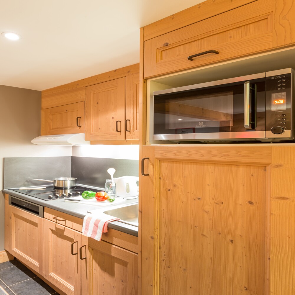 lescrets-m-ribel-kitchen-2-1460831