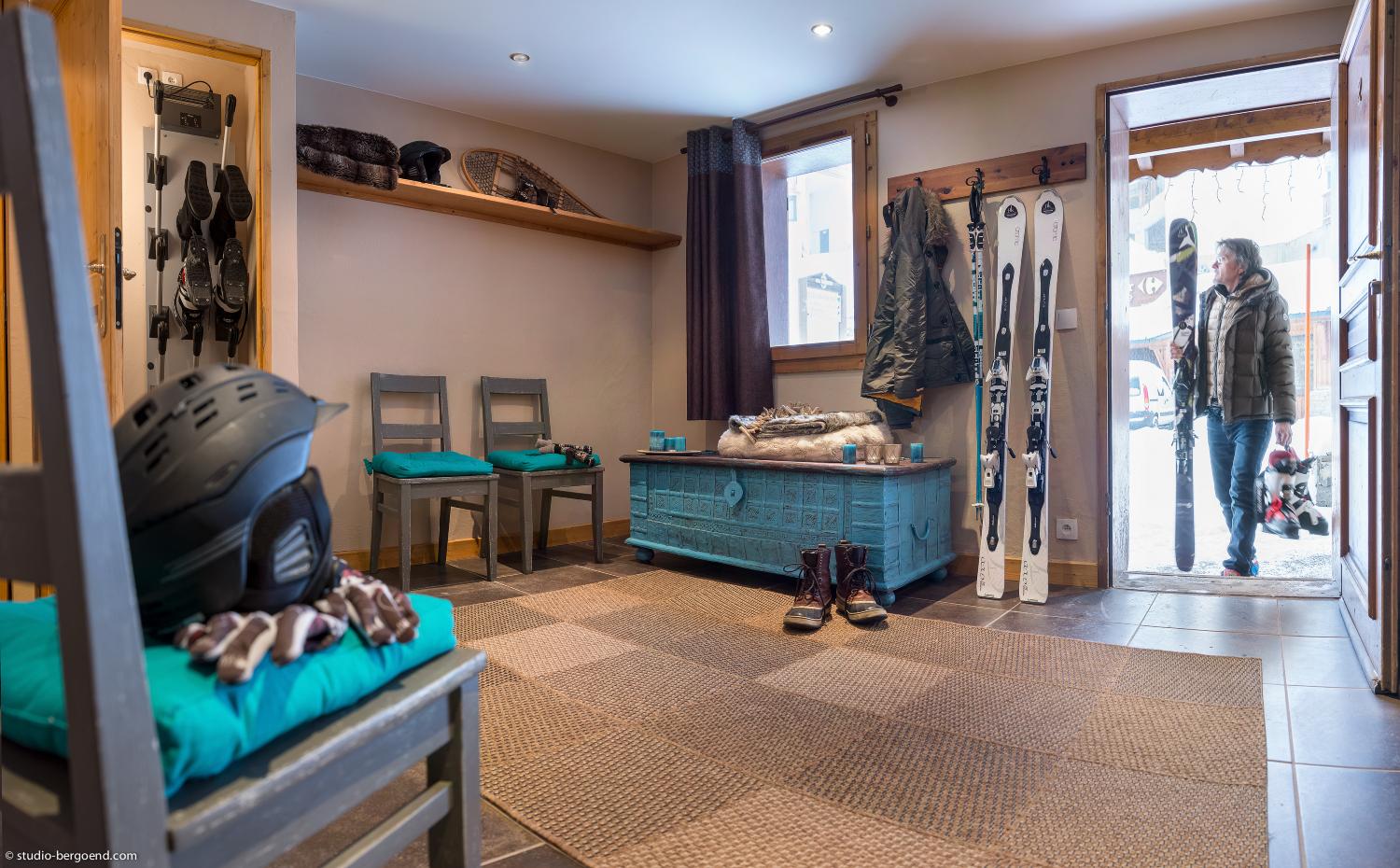 lombarde-vt-entrance-bootroom-333540