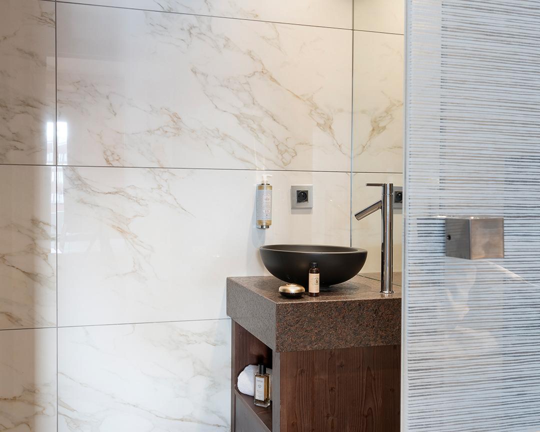 manaka-la-plagne-3p6grandconf-shower-room-776057
