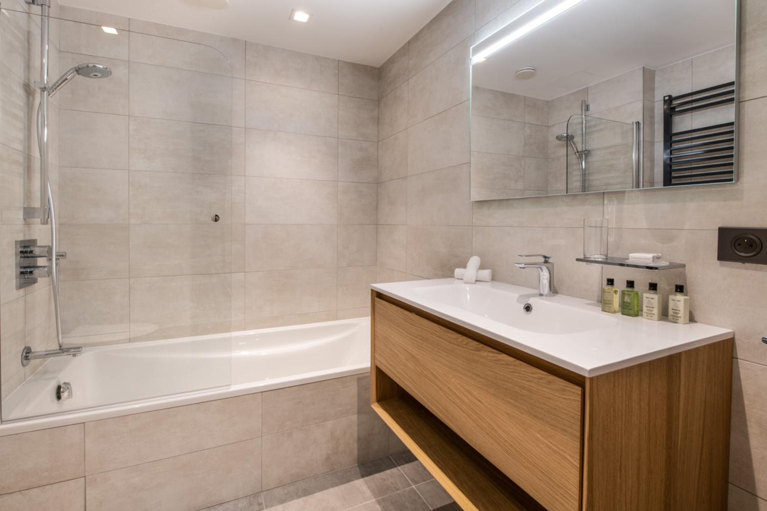 manali-lodge-kamet-dec19-02-768504