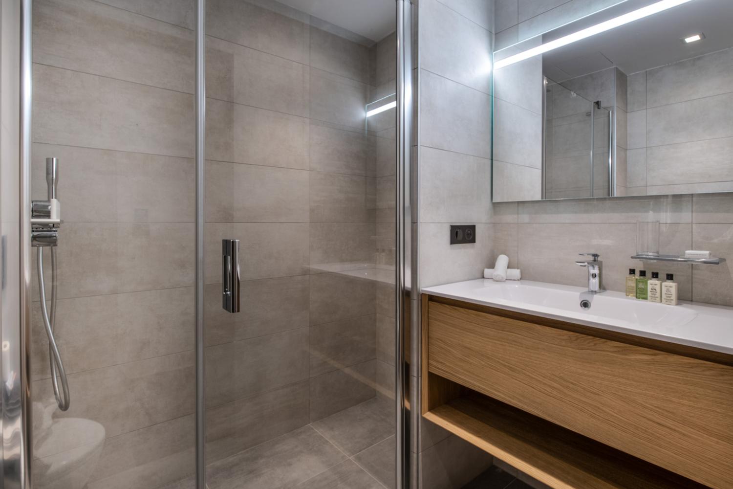 manali-lodge-kamet-dec19-04-768507