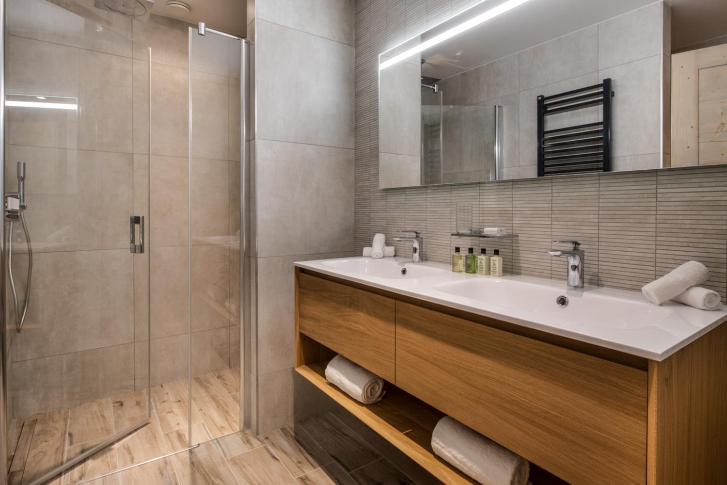 manali-lodge-kula-dec19-04-768546