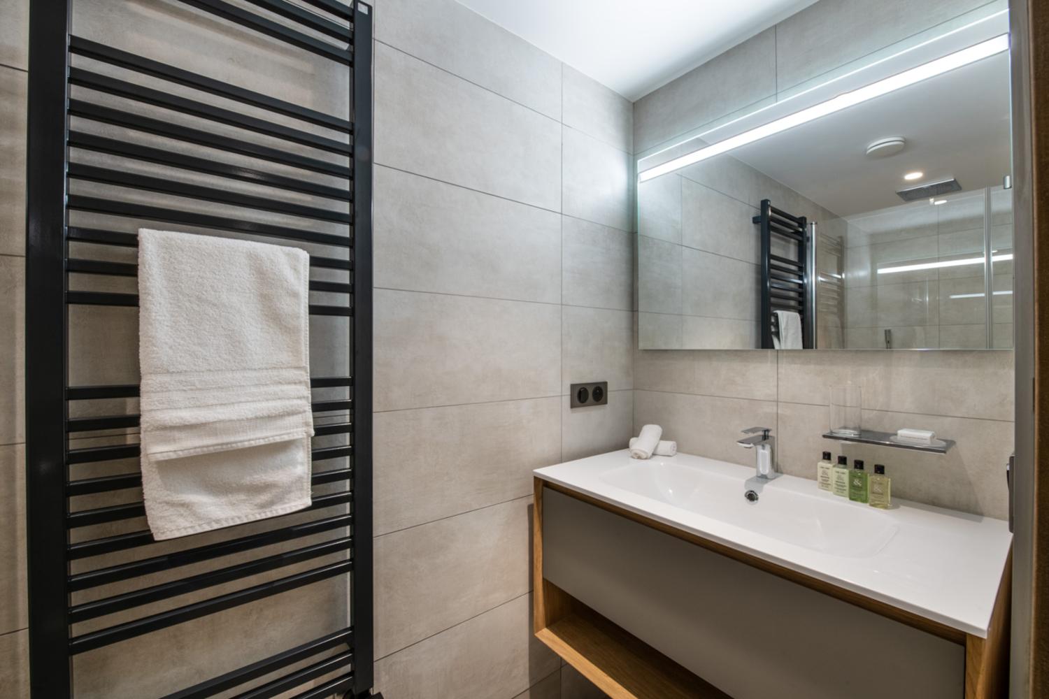 manali-lodge-nirekha-dec19-08-768598