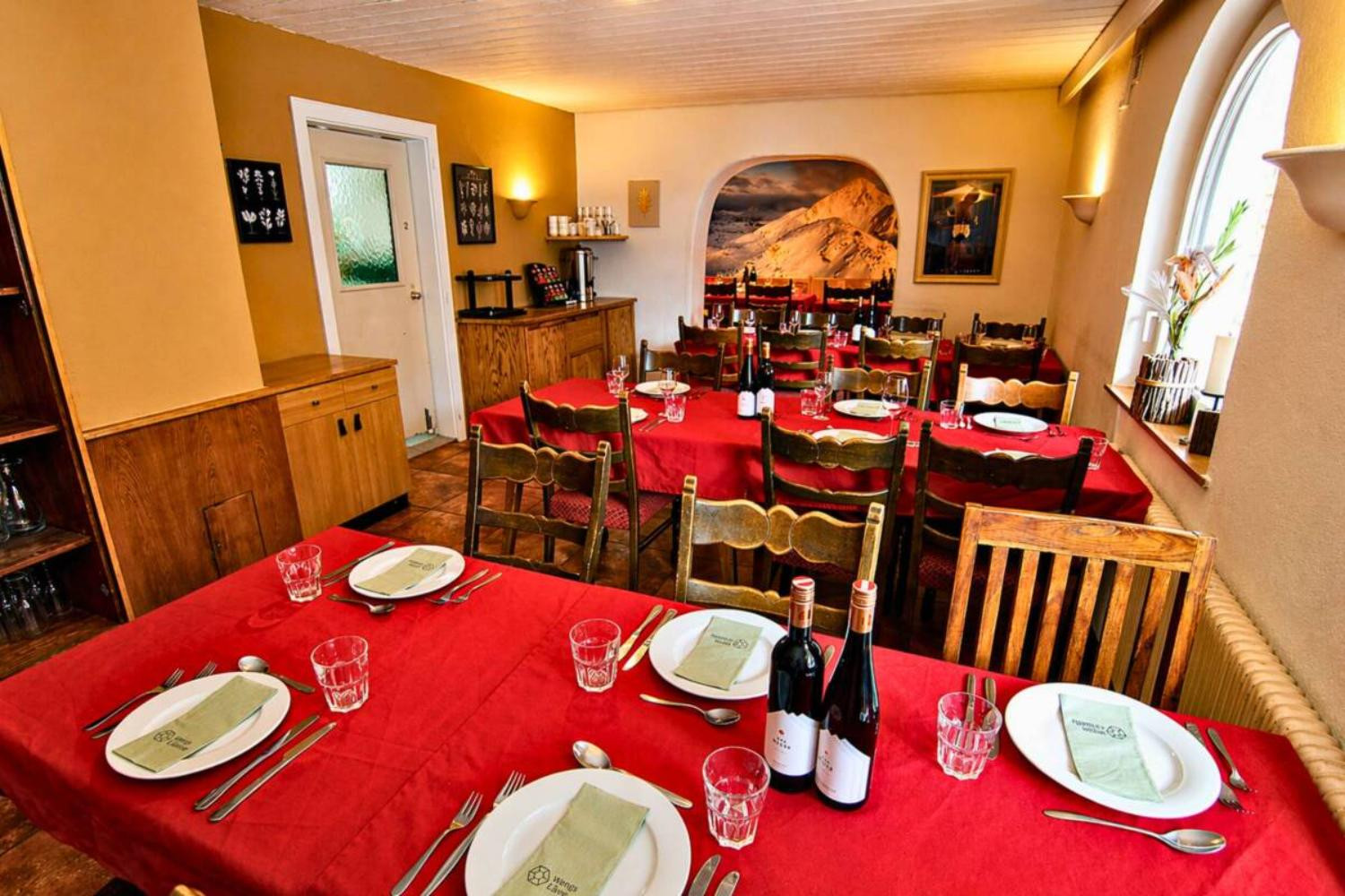 03-scalewidthwzeymdbd-catered-chalet-alber-sankt-anton-ontbijtruimte-1466730